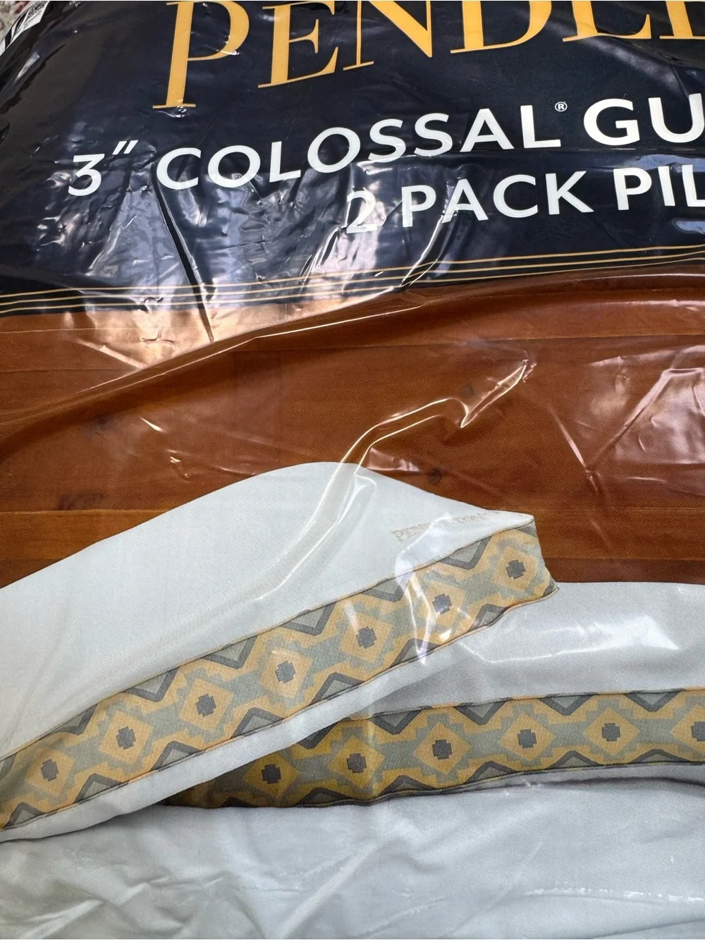 Pendleton White and Navy 2-Pack Pillows with Colossal Gusset